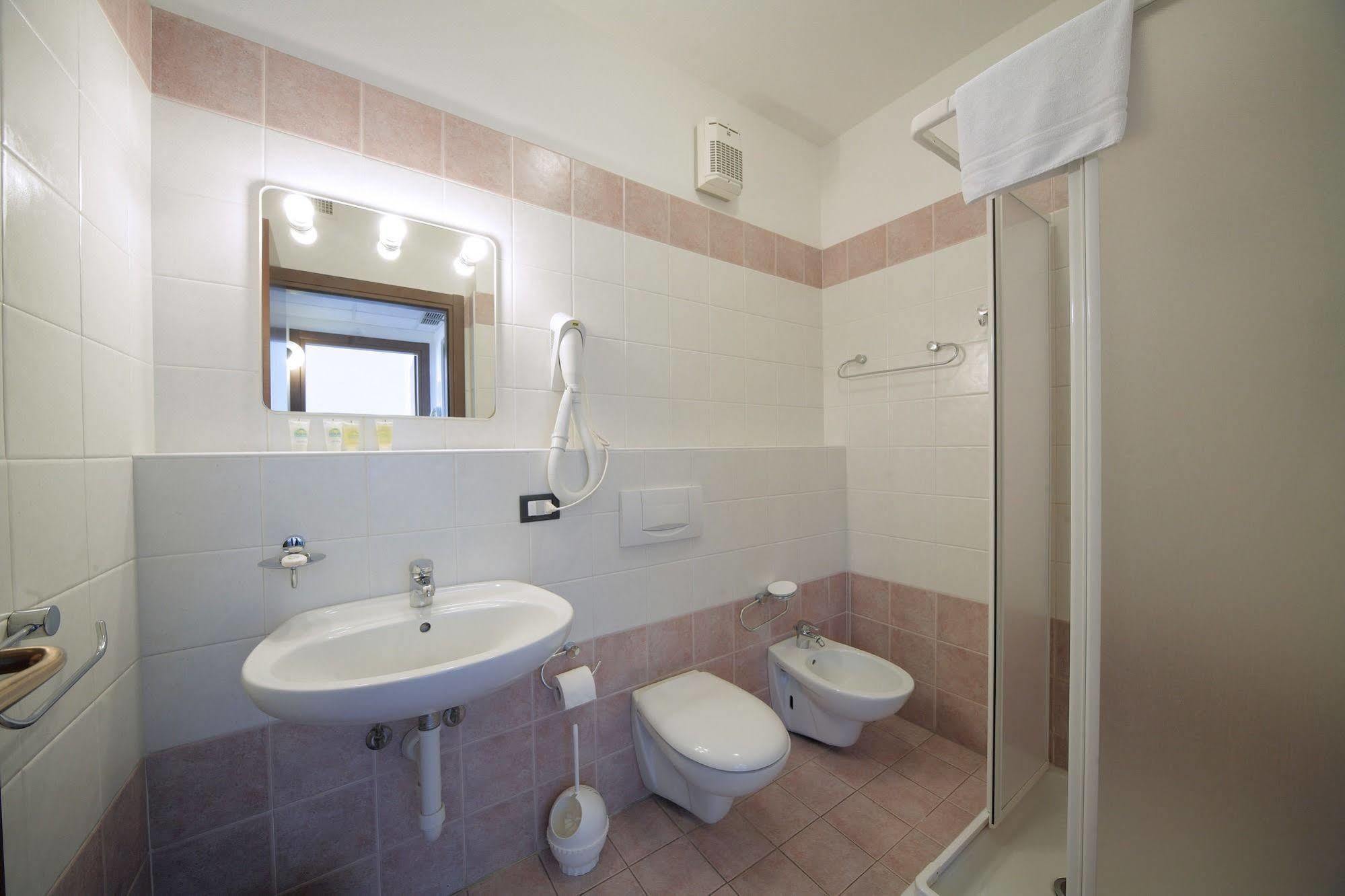 Residence Isolino ヴェルバーニア エクステリア 写真